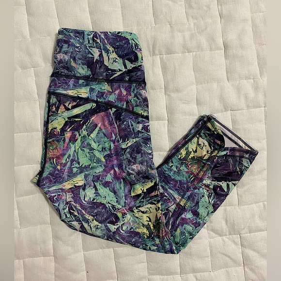 Lululemon Top Speed Crop - Picture 1 of 8